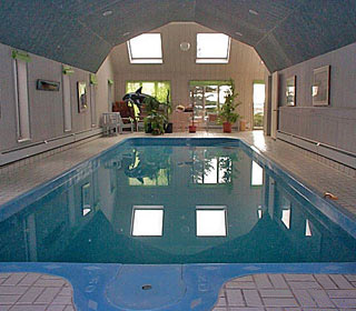 Ann's Point Inn swimming pool